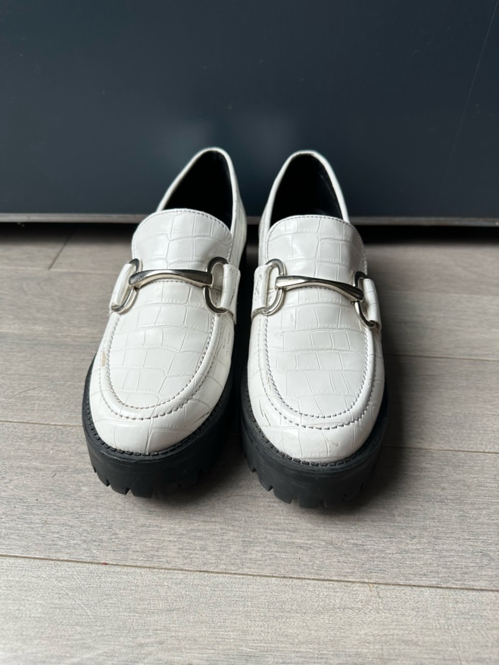 Women’s White Steve Madden Arlowe Croc Metal Bit Platform Slide On Loafers 7M